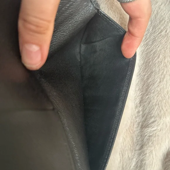 🌹✨🖤Authentic Louis Vuitton Taiga Porte Barre Hand Painted Rose Wallet - Picture 7 of 16